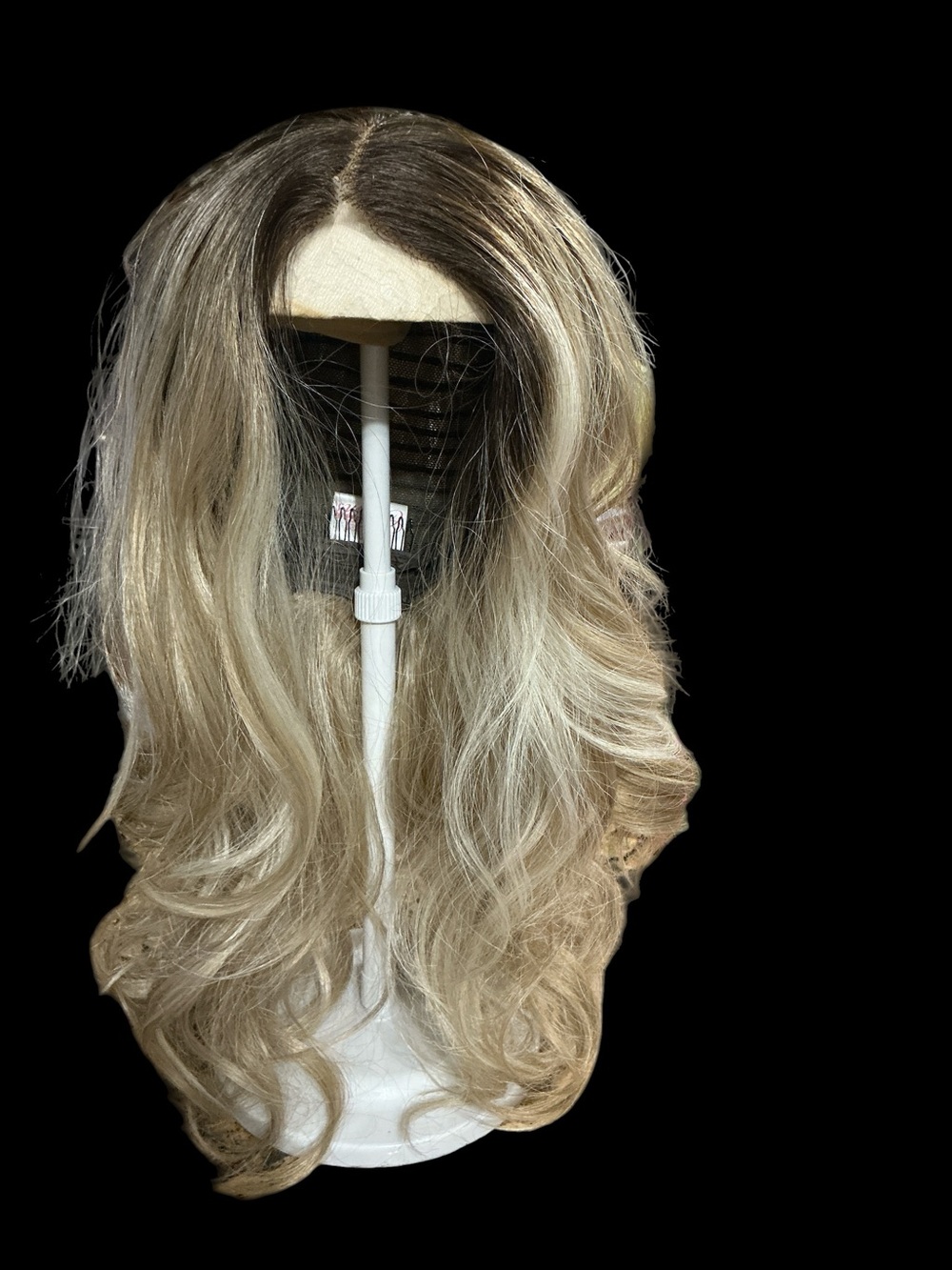 CSC Melanie. Blended Ash Blonde Long Wavy Womens Wig